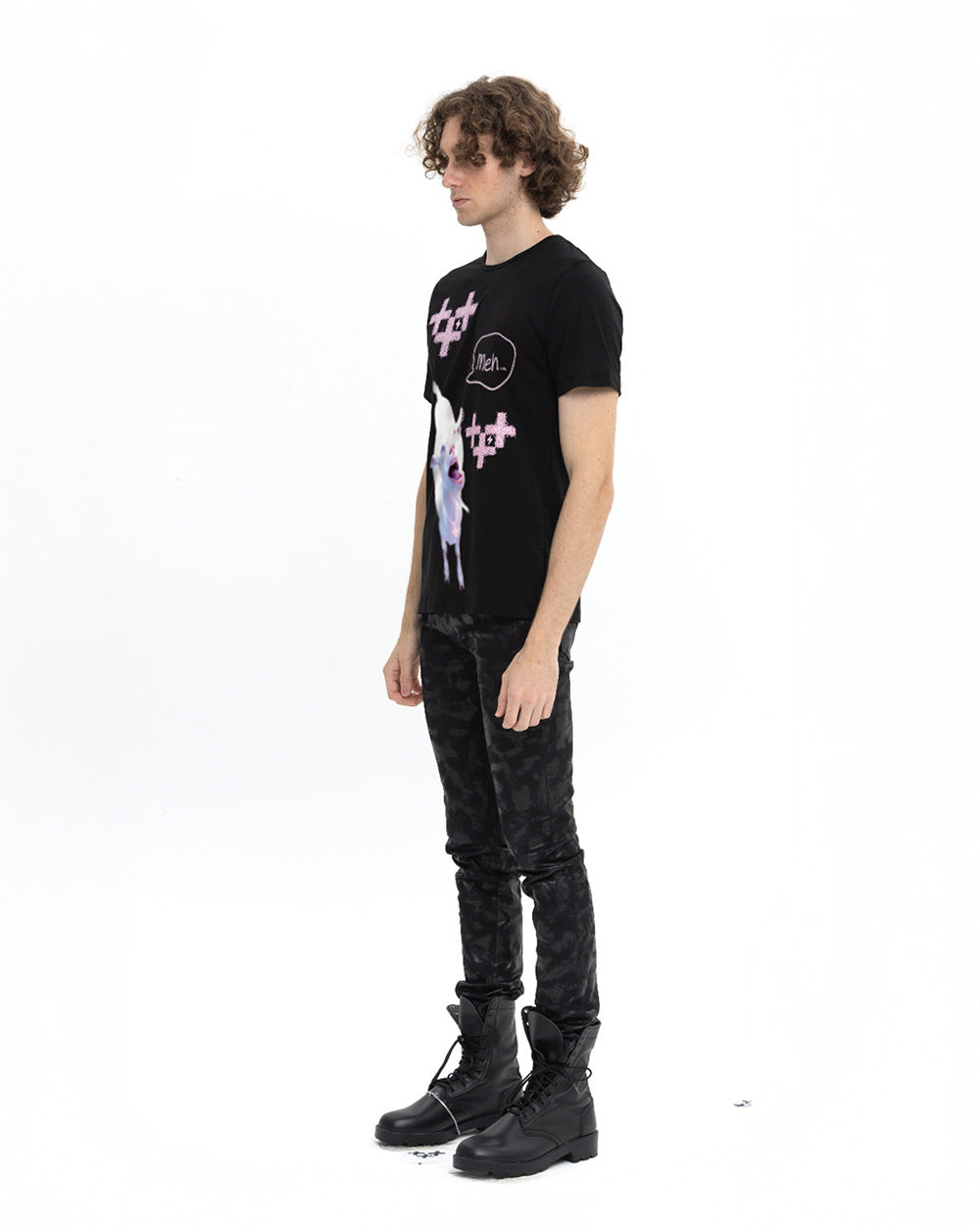 CHIC GOAT T-SHIRT