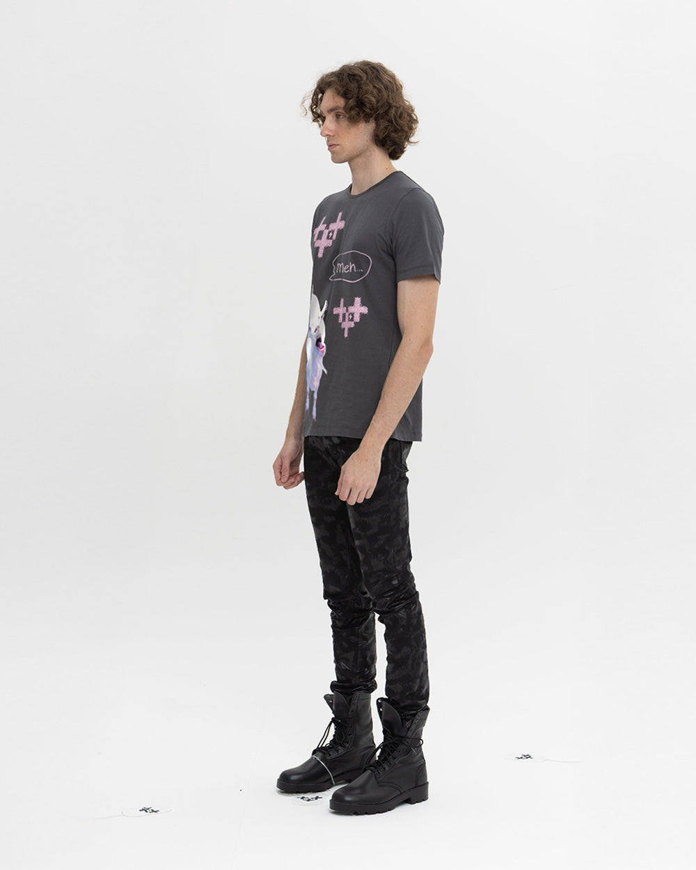 CHIC GOAT T-SHIRT